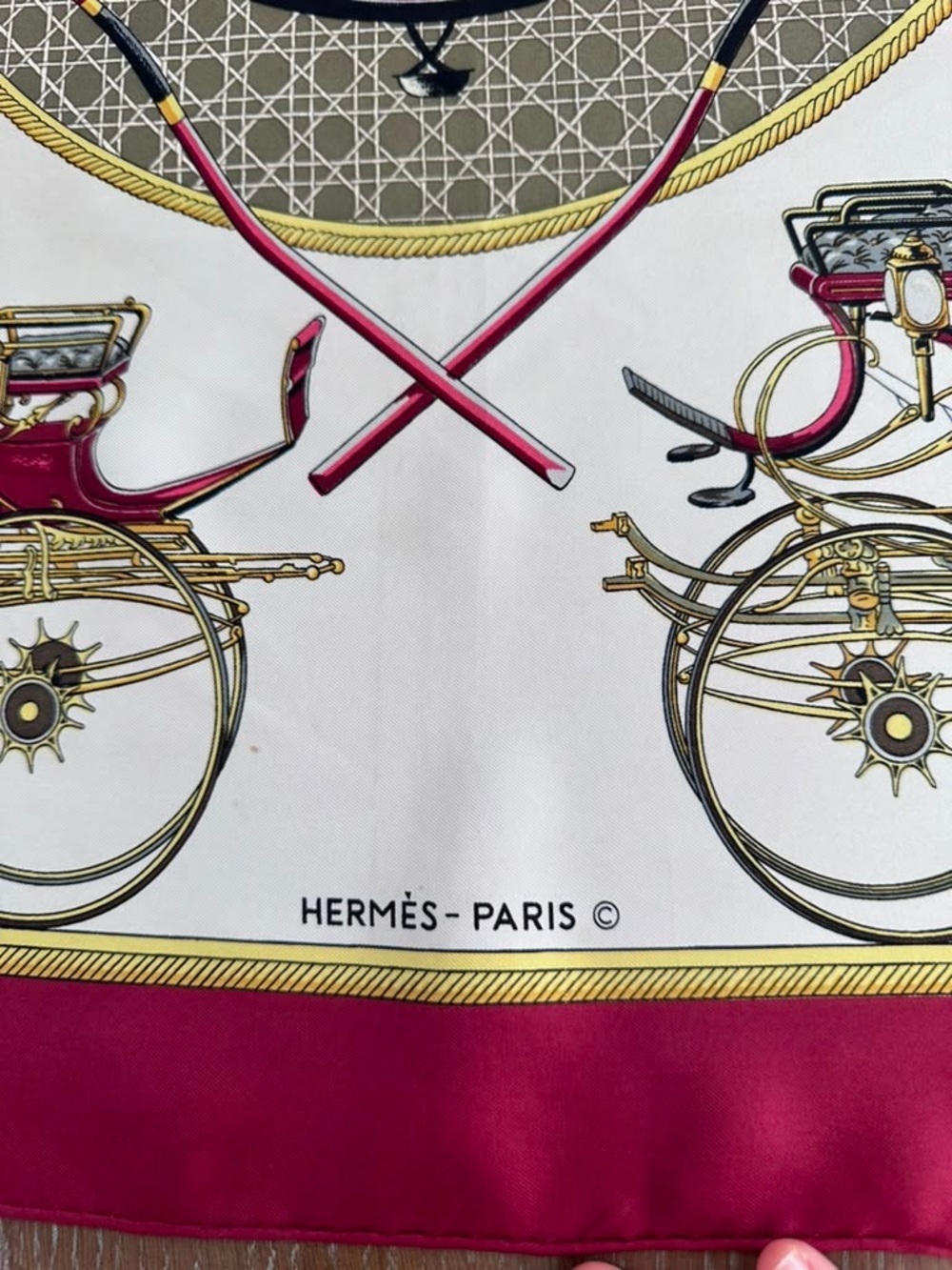 Hermes Silk Scarf Carré 90 Red White Hand Rolled Made in France - Picture 5 of 9